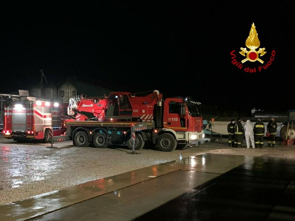 Immagine per Finisce intrappolato tra le lame mentra lavora, morto un 59enne a Fossalon